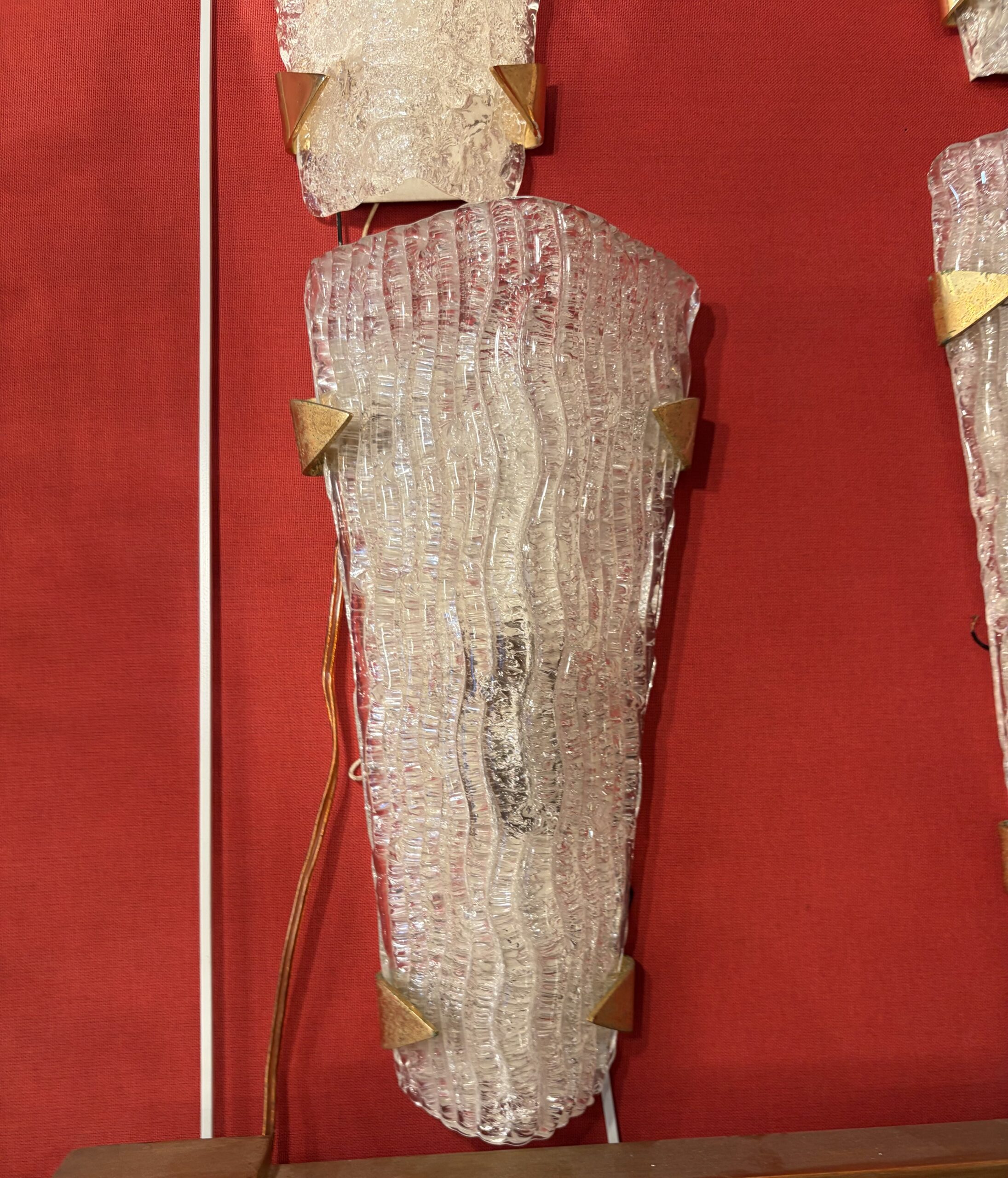 1950/70′ 2 Séries de 3 Appliques en Verre Granité DLG Murano ,Kalmar Avec Griffes en Laiton Doré Attribué A Maison Arlus – Image 4