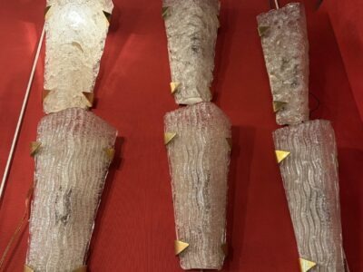 1950/70′ 2 Séries de 3 Appliques en Verre Granité DLG Murano ,Kalmar Avec Griffes en Laiton Doré Attribué A Maison Arlus