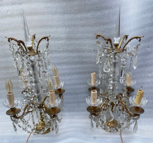 1950′ Paire De Lampes Girandoles Bronze 4 Bras Pampilles Et Poignards Baccarat H 66 cm