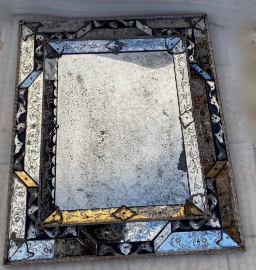 1970/80  Miroir Venise Style Louis 14 Avec Ornements En Verre Bleu 94 X 82 cm