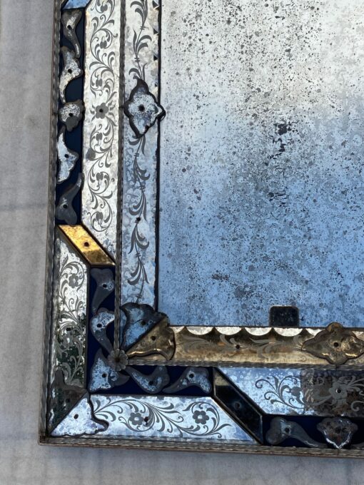1970/80  Miroir Venise Style Louis 14 Avec Ornements En Verre Bleu 94 X 82 cm – Image 9