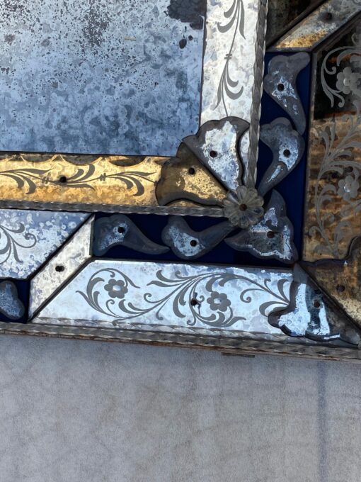 1970/80  Miroir Venise Style Louis 14 Avec Ornements En Verre Bleu 94 X 82 cm – Image 5