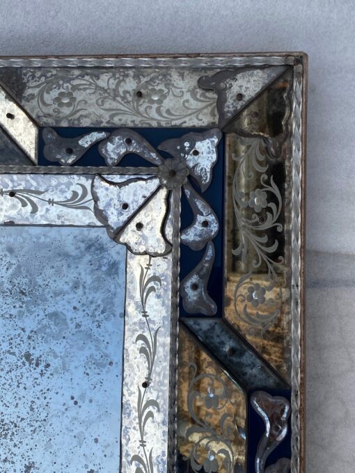 1970/80  Miroir Venise Style Louis 14 Avec Ornements En Verre Bleu 94 X 82 cm – Image 3