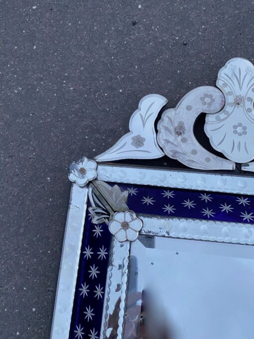 1950/60 ' Venitian Mirror N3 With Pediment – Blue Glass Adorned with Stars - Image 4