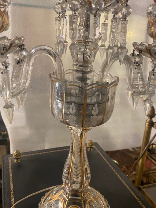 1920′ Paire de Chandeliers Cristal De Bohéme 2 Branches Socles Perlés   H 63 cm – Image 8