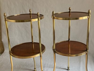1970′ Pair Of Pedestal Tables Or Round Sellettes Gilt Bronze 2 Trays Sheathed In Leather Maison Jansen, Baguès Or Charles ∅ 35 H 68 cm