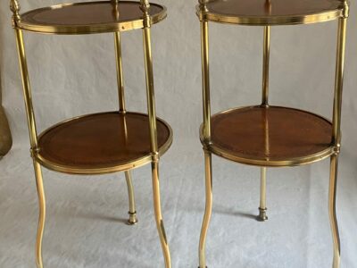 1970′ Paire De Guéridons Ou Sellettes Rondes Bronze Doré 2 Plateaux Gainés De Cuir Maison Jansen, Baguès Ou Charles ∅ 35 H 68 cm