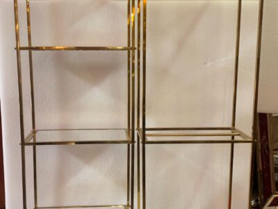 1970′ Pair Of Shelves In Golden Brass At 4 Levels Pierre Balmain Metacrylate Trays 25 X 46.5 H 156 cm