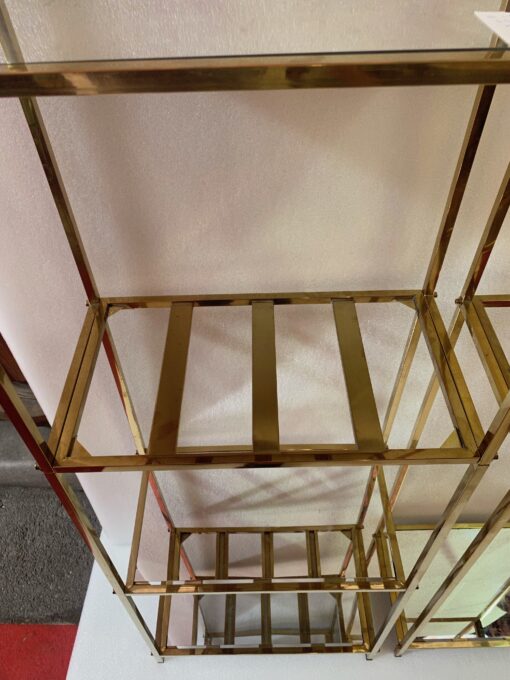 1970′ Paire D' Étagères En Laiton Doré  à 4 Niveaux Pierre Balmain Plateaux Metacrylate 25 X 46,5 H 156 cm – Image 11