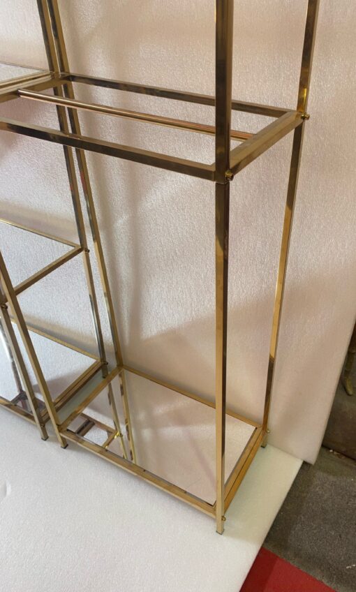 1970′ Paire D' Étagères En Laiton Doré  à 4 Niveaux Pierre Balmain Plateaux Metacrylate 25 X 46,5 H 156 cm – Image 4