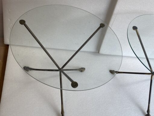 1970′ Paire De Guéridons Bronze Ou Laiton Patiné Plateau Verre Maison Charles Ou Jansen H 41 Diam 60 cm – Image 2