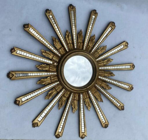 1950/70′ Miroir Soleil  Bois Doré Convexe Patiné Avec Incrustations De Miroirs 88 Cm De Diamètre