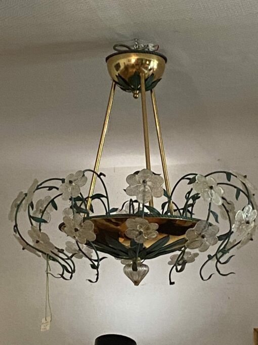 1970' Série de 3 Lustres en Laiton Doré Style Maison Bagués Ou Banci Fleurs En Verre Colorés – Image 2