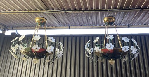1970' Série de 3 Lustres en Laiton Doré Style Maison Bagués Ou Banci Fleurs En Verre Colorés – Image 15