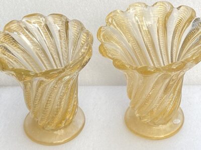 1970′  Vases  Similaires Torsadés Cristal Murano Avec Paillons D’ Or  Murano  H 26 et 24,5 cm