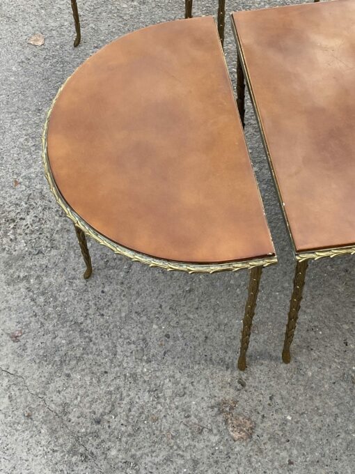 1970′ Table Tripartite Maison Charles Décor Palmier en Bronze Doré avec Plateaux Laqués 122 X 52 X H 42 cm – Image 13