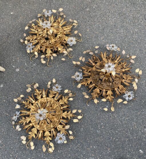 1970′ Paire  De Plafonniers ou Appliques à Décor de Fleurs et Feuilles en Métal Doré Et Verre  Maison Baguès Ou Banci – Image 4