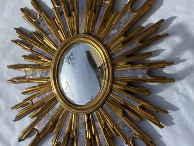1970′ Miroir Soleil Ovale , Résine Dorée 83 x 67 cm