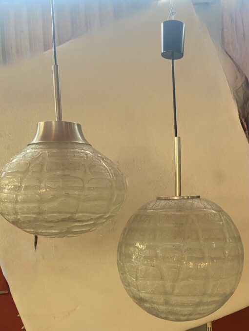 1970′ 2 Lustres Doria Leuchten Boule et Ovale  Verre Soufflé Design Venini Murano Ø 33 cm