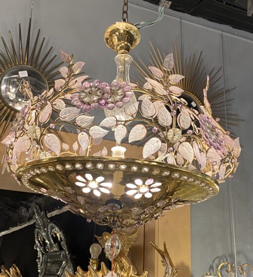 1970' Lustre en Laiton Doré Style Maison Bagués Feuilles en Verre Coloré