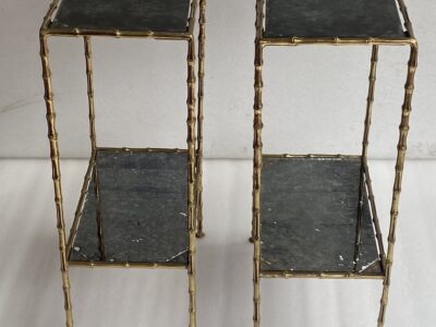 1950/70′ Paire de Tables en Bronze Doré Décor Bambou à 2 Niveaux Maison Baguès Plateaux Miroirs Vieillis Oxydés 34X 20 x H 59 cm