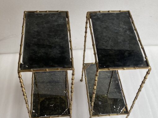 1950/70′ Paire de Tables en Bronze Doré Décor Bambou à 2 Niveaux Maison Baguès Plateaux Miroirs Vieillis Oxydés 34X 20 x H 59 cm – Image 8