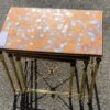 1970′ Série de 3 Tables Gigognes Maison Baguès en Bronze Doré, 3 Plateaux Miroirs Oxydés Vieillis Couleur Rouille et Montants Cannelés – Image 10