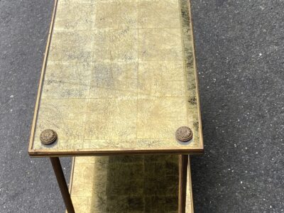 1970′ Bout De Canapé Rectangulaire Maison Bagués Laiton et Bronze Plateaux Feuilles d or Fixées Sous Verre  60 X 30 cm