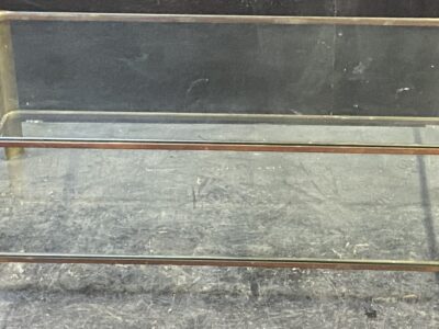 1970′ Table Basse Jacques QUINET, Pour la Maison MALABERT. Laiton Poli. L : 111 cm X 56 cm x H :37  cm