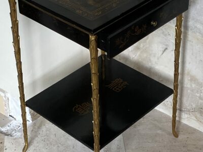 1950/70 ′ Table Maison Baguès Décor Palmier en Bronze Doré Avec Plateaux Laque de Chine Et Tiroir 35 X 40 X H 61 CM