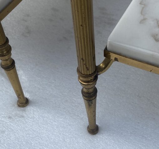 1970′ Pair of 2-Tier Brass End Tables Maison Baguès White Marble Top 49.5 X 30 X H 57 cm - Image 3