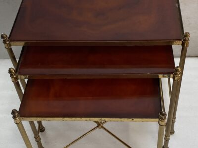 1970 ‘Serie 3 Nesting Tables Maison Baguès In Gilt Bronze, 3 Amber Bakelite Trays