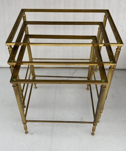 1970′ Série de 3 Tables Gigognes  Bronze Doré Plateaux Verre Fumé – Image 14