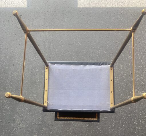 1970′ Série De 3 Tables Gigognes Maison Baguès En Bronze Patiné, 3 Plateaux Cuir Motifs Grecs 50 X 34,5 X H 57 cm – Image 4