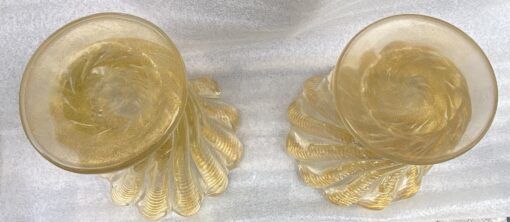1970′ Vases Similaires Torsadés Cristal Murano Avec Paillons D’ Or Murano H 26 et 24,5 cm – Image 11