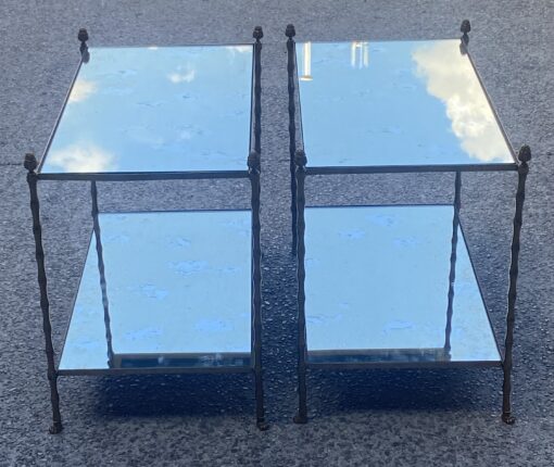 1950′ Paire de Tables Maison Baguès Décor Bambou en Bronze Avec Plateaux Miroirs Oxydés Vieillis 68 X 38 X H 54 cm – Image 8