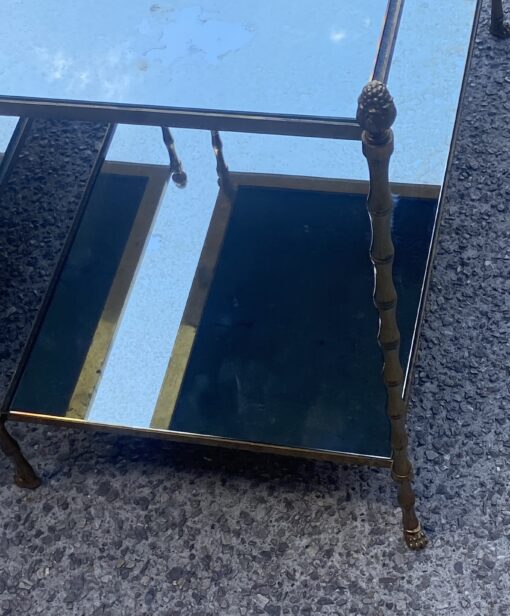 1950′ Paire de Tables Maison Baguès Décor Bambou en Bronze Avec Plateaux Miroirs Oxydés Vieillis 68 X 38 X H 54 cm – Image 5