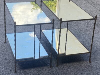 1950′ Paire de Tables Maison Baguès Décor Bambou en Bronze Avec Plateaux Miroirs Oxydés Vieillis 68 X 38 X H 54 cm