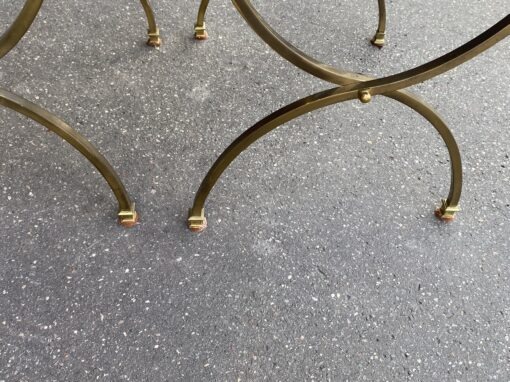 1950/70′ Paire de Bouts de Canapés Bronze, Plateaux Verres Noircis Style Maison Ramsay 33,5X43,5X H 41 cm – Image 4