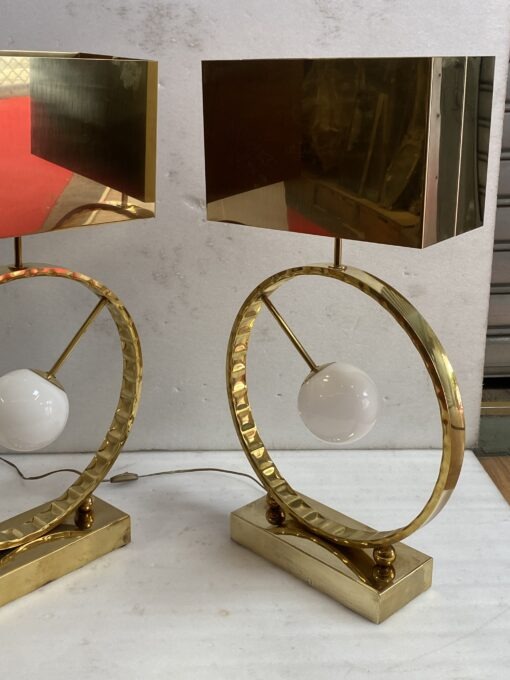 1980' Paire De Lampes Design En Laiton Et Opaline H 88 cm Ø 48 cm – Image 13