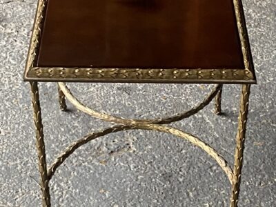 1970′ Table Bout De Canapé en Bronze Modèle Palmier, Maison Charles Non Signée , Entretoise Double Arc De Cercle 45 x 45 x H 44 cm
