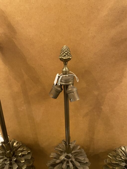 1950/70 Série de 3 Lampes en Bronze Décor Pomme de Pin Signée Charles – Image 4