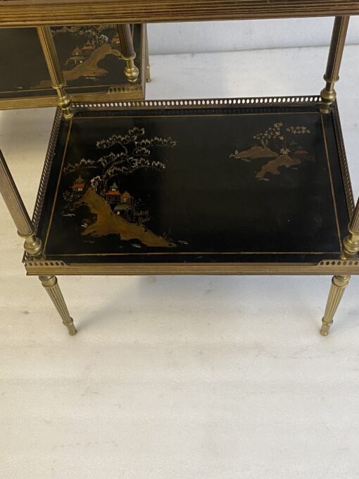 1970′ Paire de Bouts de Canapé En Bronze Rectangulaires Maison Jansen Plateaux Laques De Chine Avec Galeries Ajourées 47 X 33 cm – Image 10