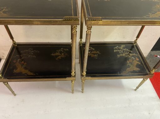 1970′ Paire de Bouts de Canapé En Bronze Rectangulaires Maison Jansen Plateaux Laques De Chine Avec Galeries Ajourées 47 X 33 cm – Image 9