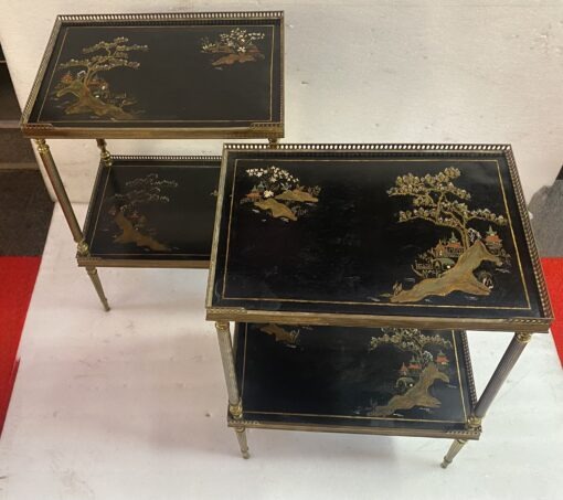 1970′ Paire de Bouts de Canapé En Bronze Rectangulaires Maison Jansen Plateaux Laques De Chine Avec Galeries Ajourées 47 X 33 cm