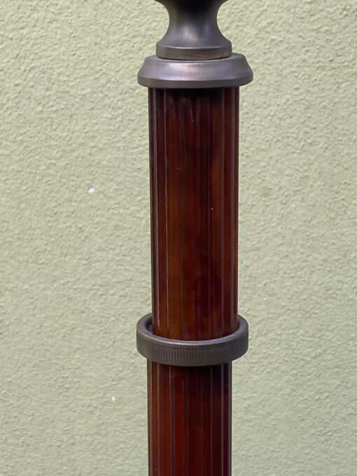 1970′ Lampadaire Neoclassique En Bronze Et Bakélite Maison Jansen  H 170 cm – Image 9