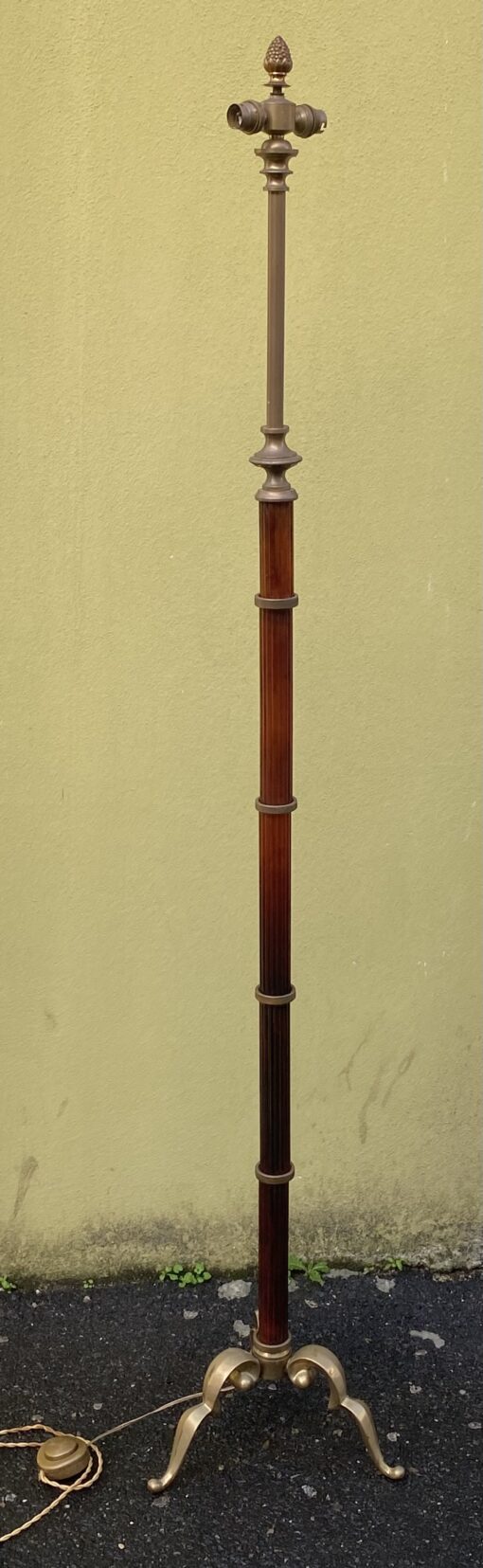 1970′ Lampadaire Neoclassique En Bronze Et Bakélite Maison Jansen  H 170 cm – Image 7