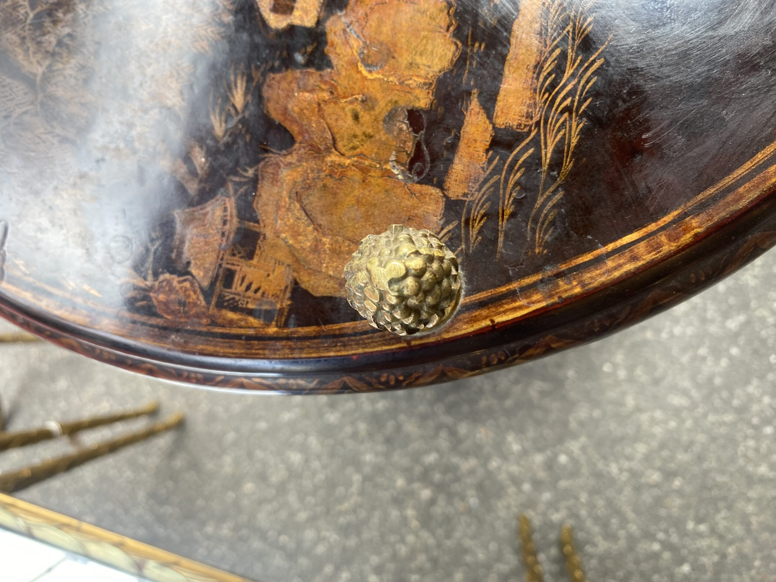 1950/70′ Pair of Maison Baguès Pedestal Tables Bamboo Decor in Gilt Bronze with Chinese Lacquer Trays Diameter 40 Cm H 70 Cm - Image 13