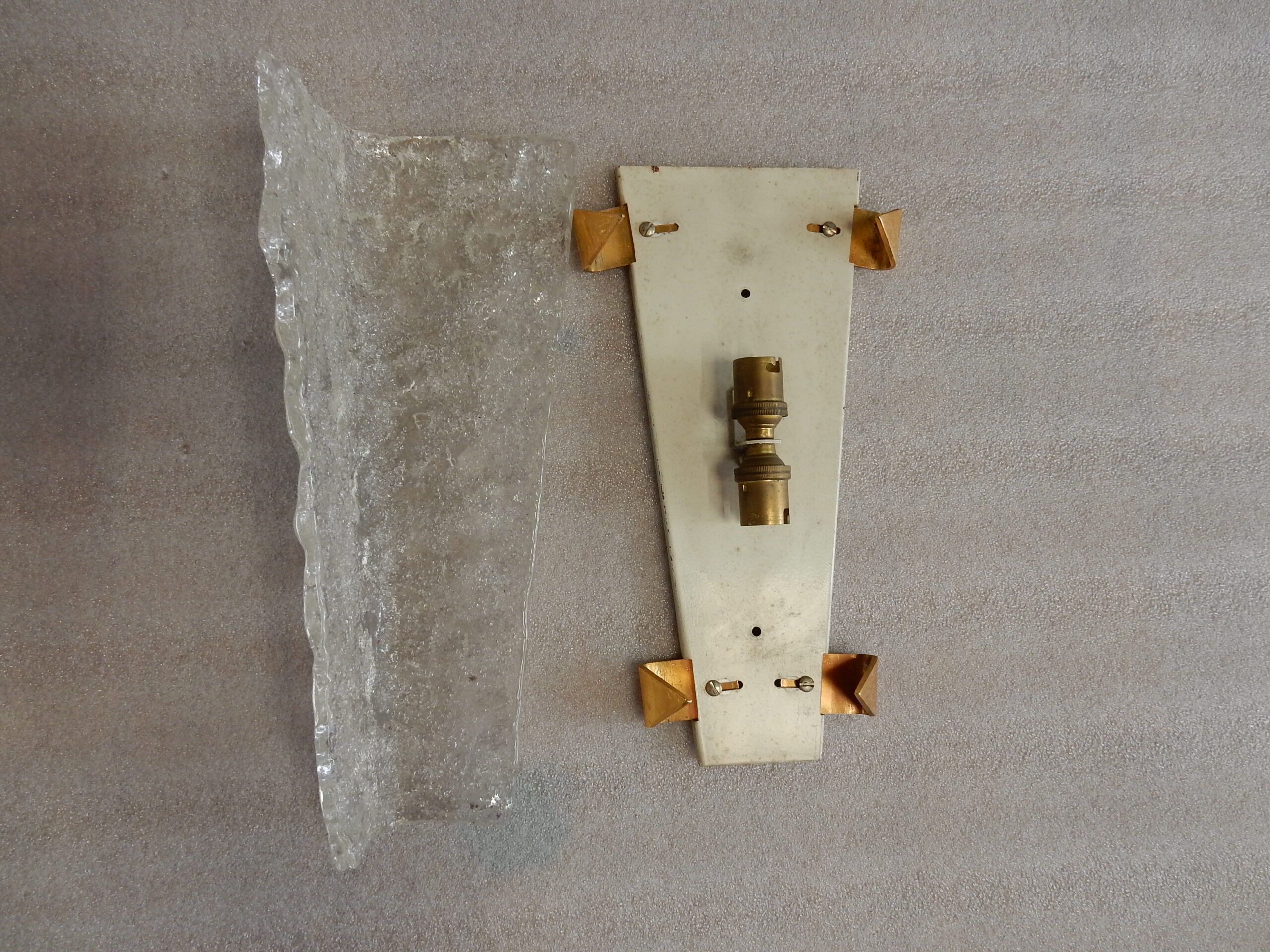 1950/70′ 2 Séries de 3 Appliques en Verre Granité DLG Murano ,Kalmar Avec Griffes en Laiton Doré Attribué A Maison Arlus – Image 15