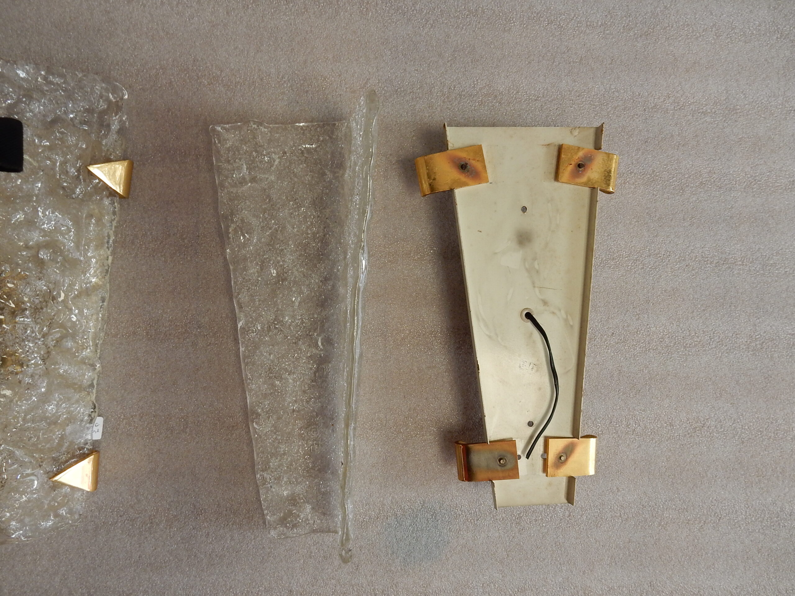 1950/70′ 2 Séries de 3 Appliques en Verre Granité DLG Murano ,Kalmar Avec Griffes en Laiton Doré Attribué A Maison Arlus – Image 16